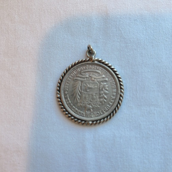 1965 Venezuela 2 Bolivares Libertador Simon Bolivar Coin Pendant - Picture 5 of 6